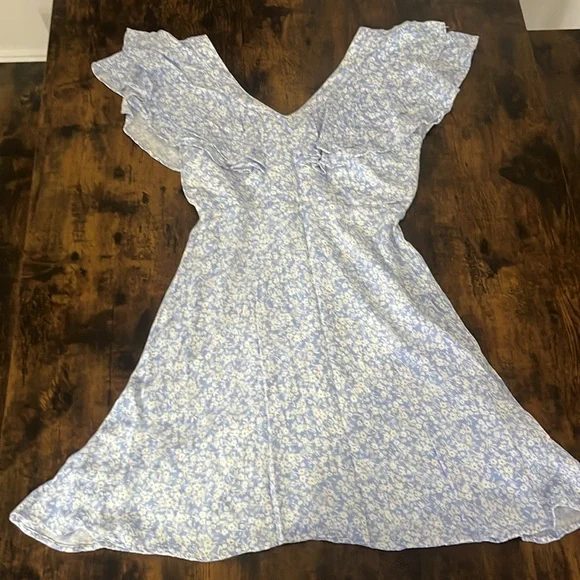 Altar’s State babydoll dress size SMALL light blue with white floral print v-cut - Picture 3 of 5